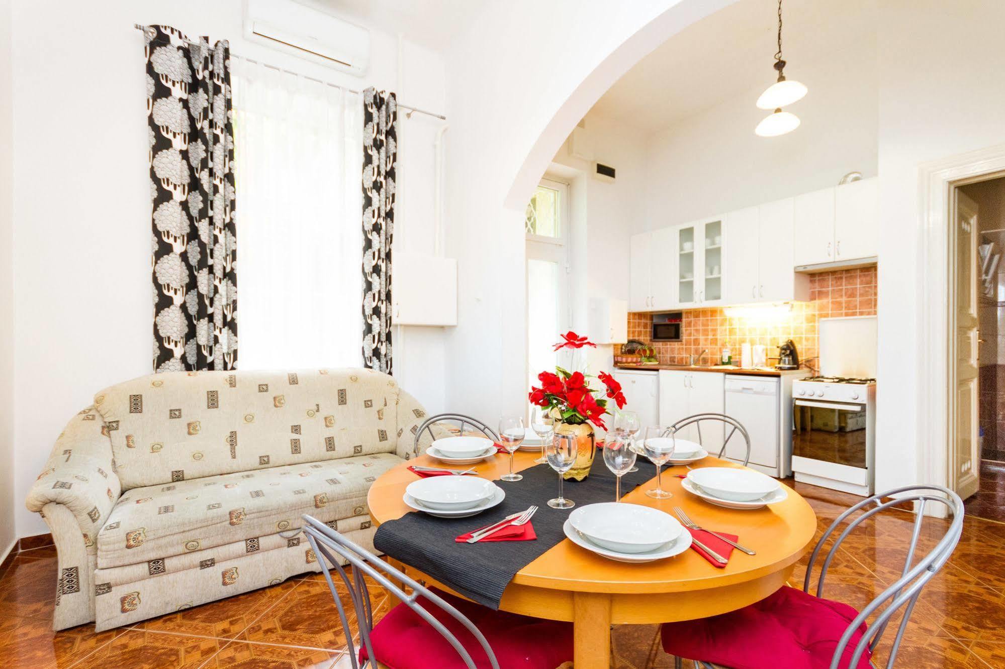 Like Home - City Center - Style Apartment Budapest Eksteriør billede